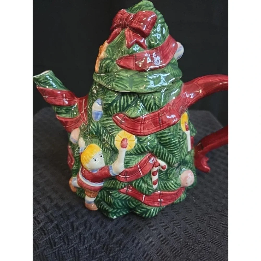 R.H.MACY'S & CO. CHRISTMAS TREE TEAPOT 1994